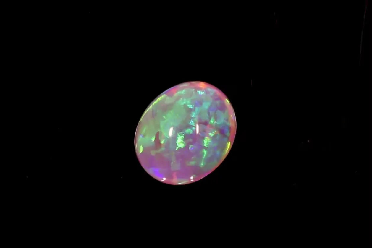 1.42ct Oval Natural Opal (Colour White, Clarity Eye Clean, Cut Faceted)